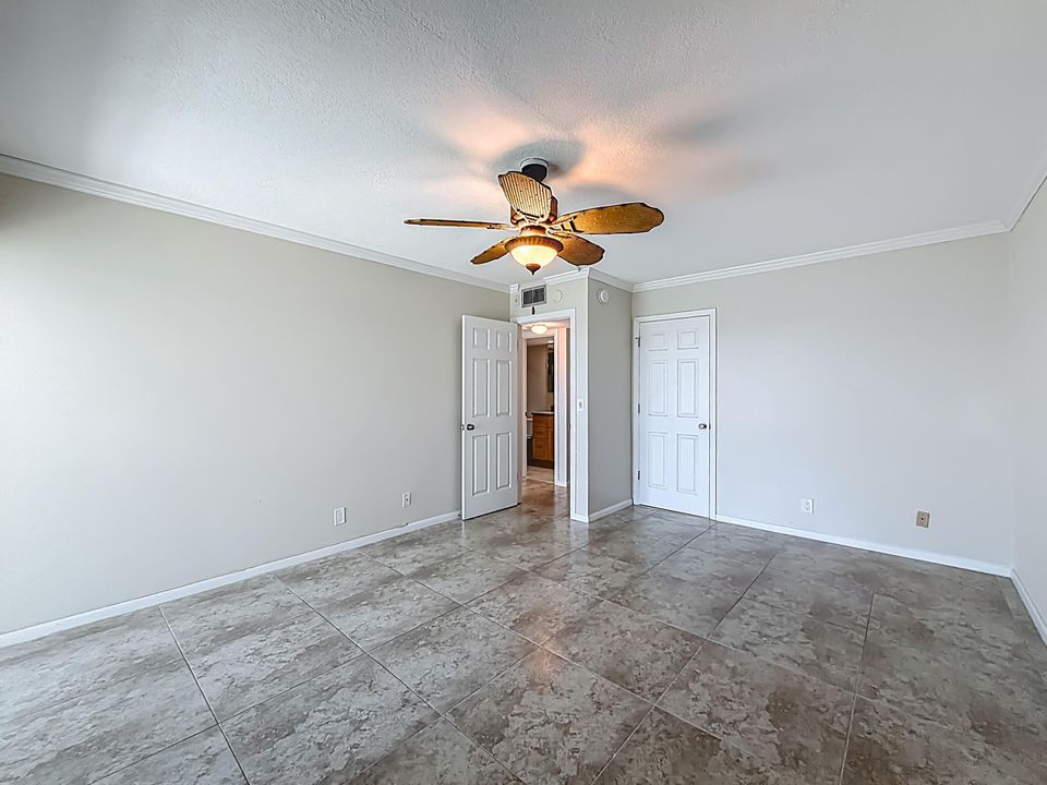 Active With Contract: $264,900 (2 beds, 2 baths, 1000 Square Feet)