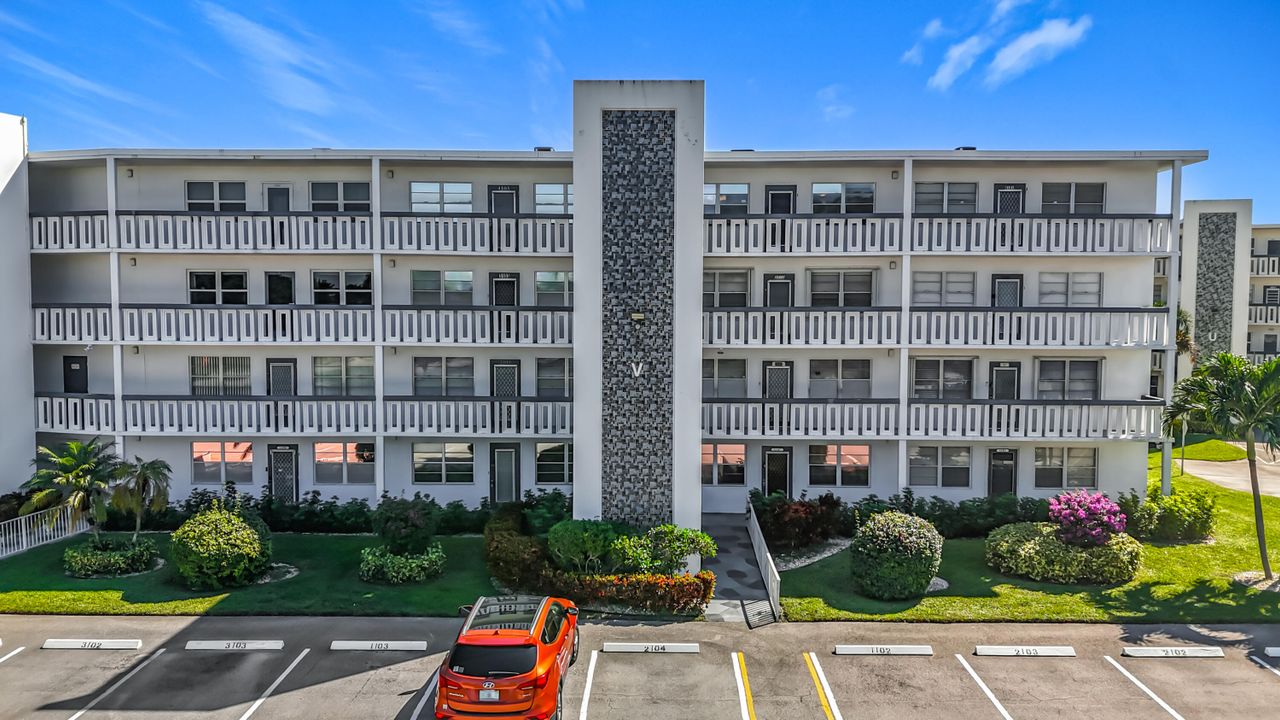 Active With Contract: $264,900 (2 beds, 2 baths, 1000 Square Feet)