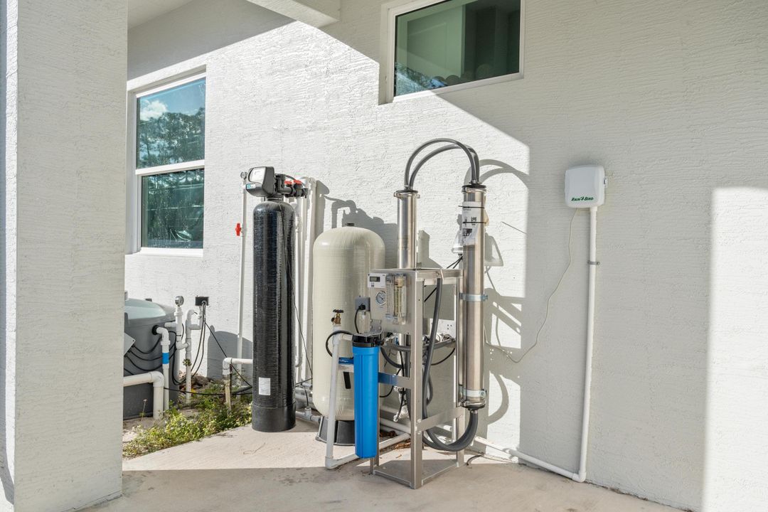 For Sale: $2,195,000 (4 beds, 4 baths, 4555 Square Feet)