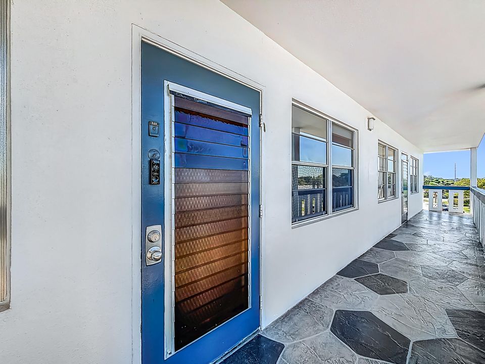 Active With Contract: $264,900 (2 beds, 2 baths, 1000 Square Feet)