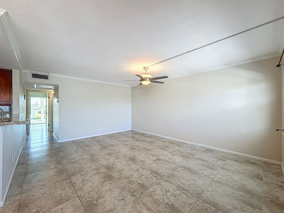 Active With Contract: $264,900 (2 beds, 2 baths, 1000 Square Feet)