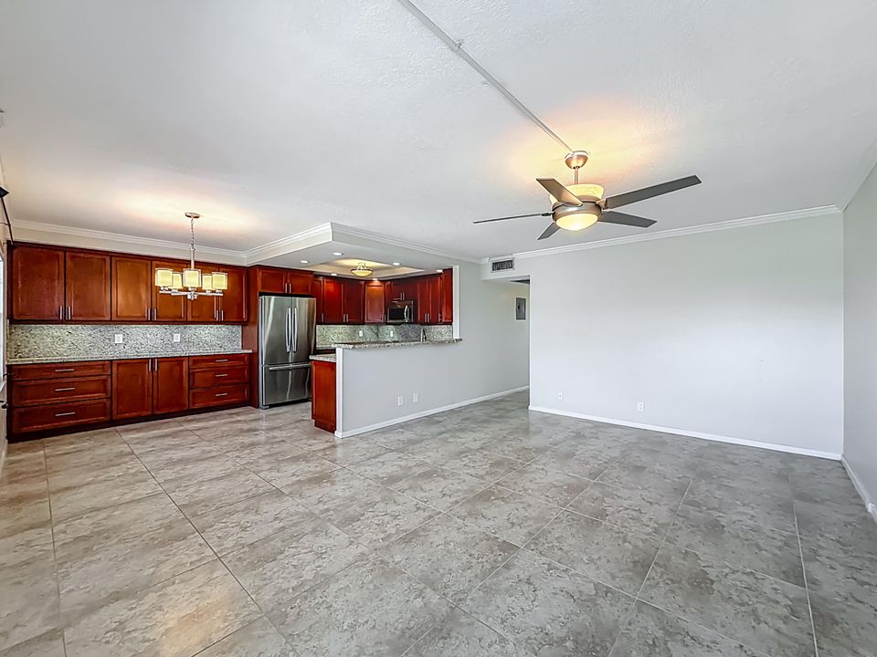 Active With Contract: $264,900 (2 beds, 2 baths, 1000 Square Feet)