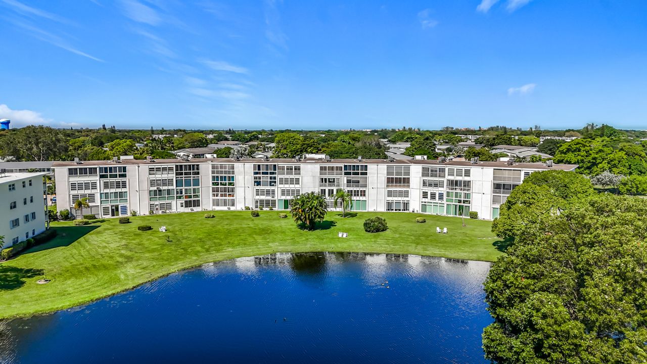 Active With Contract: $264,900 (2 beds, 2 baths, 1000 Square Feet)