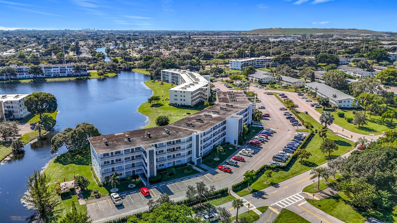 Active With Contract: $264,900 (2 beds, 2 baths, 1000 Square Feet)