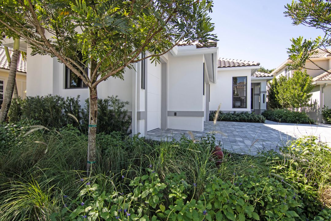 For Sale: $2,895,000 (3 beds, 3 baths, 2356 Square Feet)