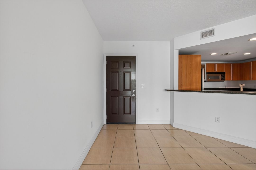 En Venta: $739,000 (3 camas, 3 baños, 1916 Pies cuadrados)