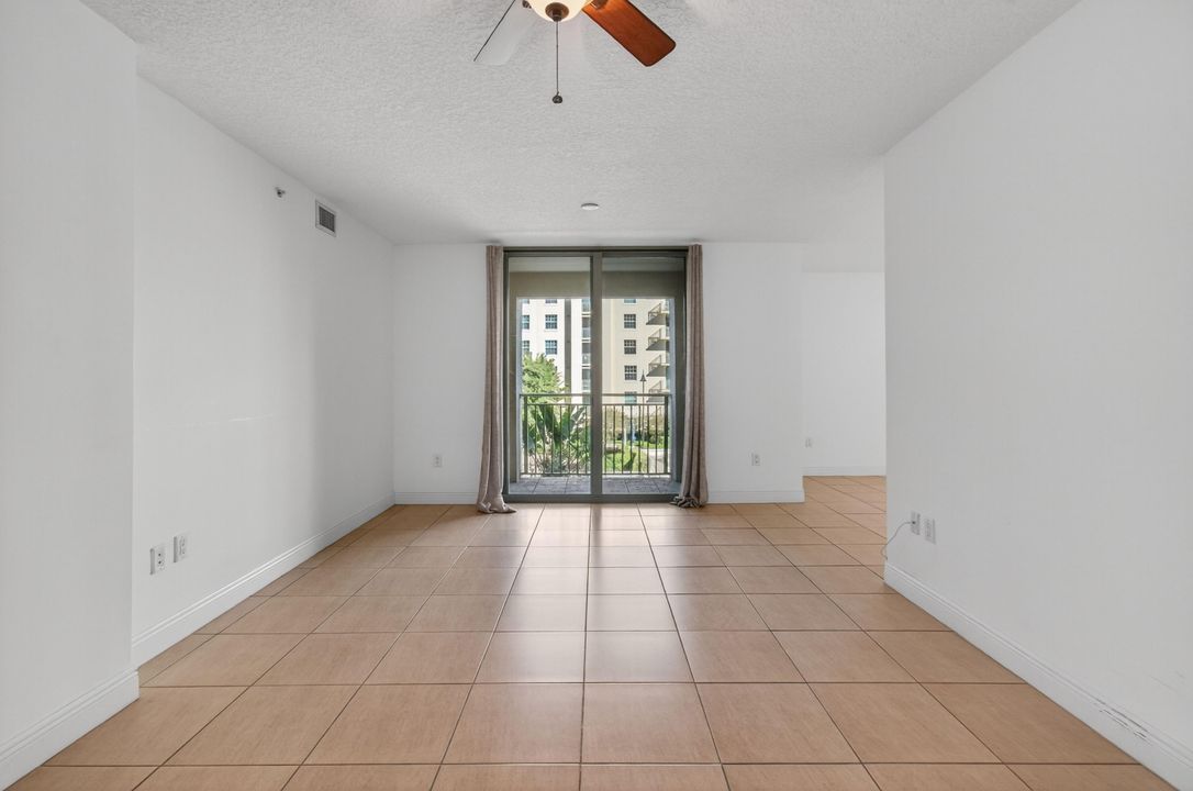 En Venta: $739,000 (3 camas, 3 baños, 1916 Pies cuadrados)