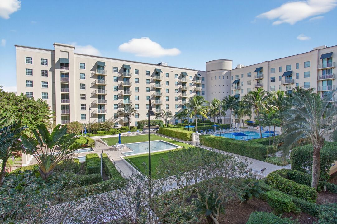 En Venta: $739,000 (3 camas, 3 baños, 1916 Pies cuadrados)