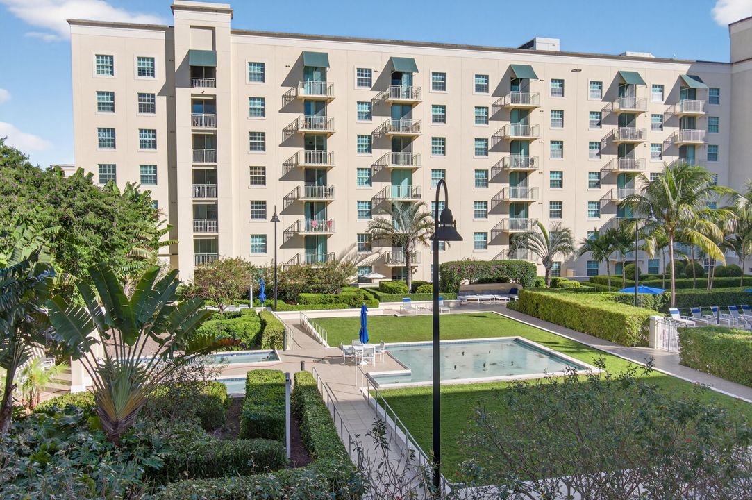 En Venta: $739,000 (3 camas, 3 baños, 1916 Pies cuadrados)