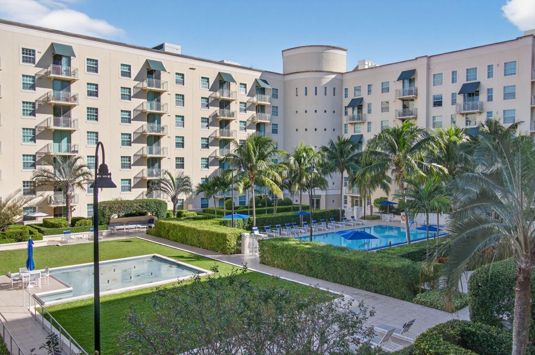 En Venta: $739,000 (3 camas, 3 baños, 1916 Pies cuadrados)