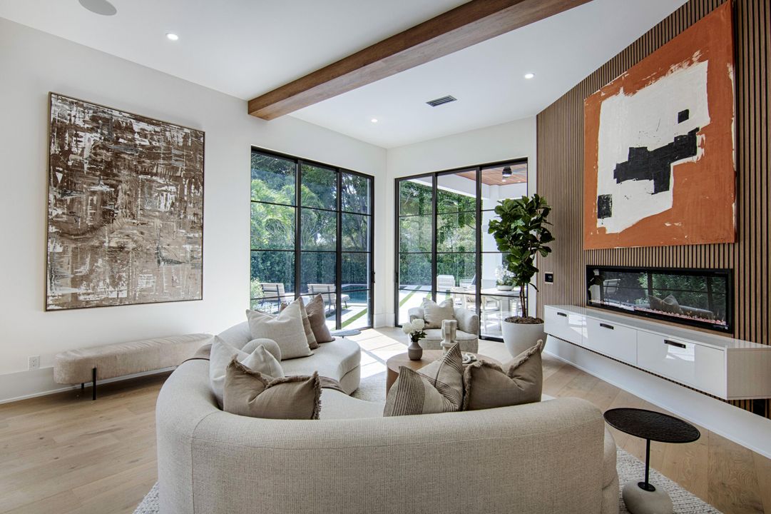 For Sale: $2,895,000 (3 beds, 3 baths, 2356 Square Feet)