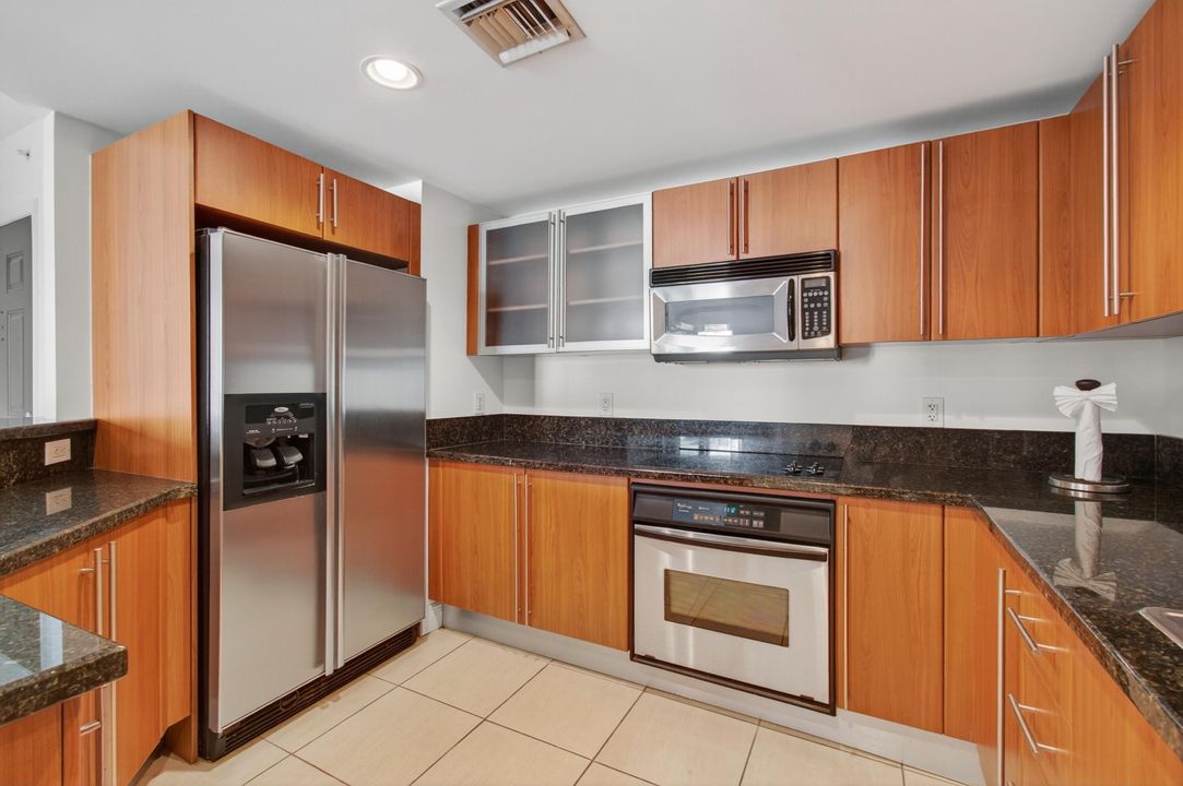 En Venta: $739,000 (3 camas, 3 baños, 1916 Pies cuadrados)