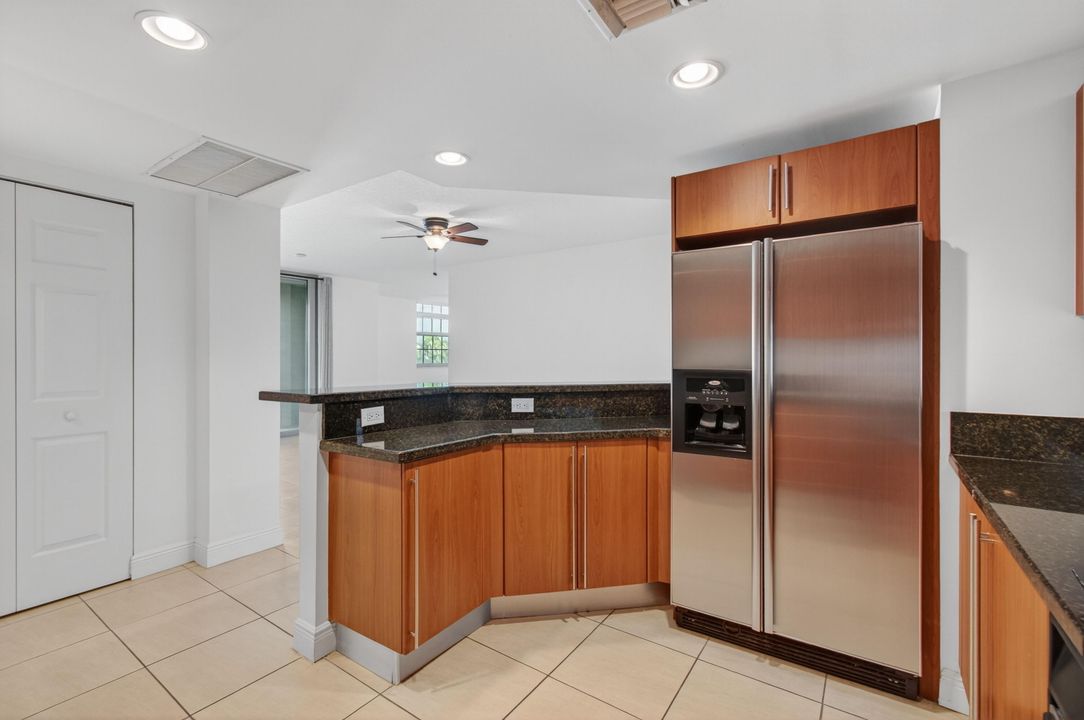 En Venta: $739,000 (3 camas, 3 baños, 1916 Pies cuadrados)