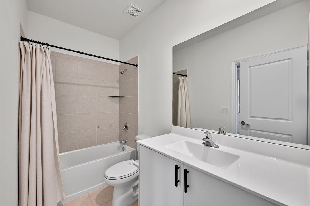 В аренду: $2,500 (3 спален, 3 ванн, 1328 Квадратных фут)