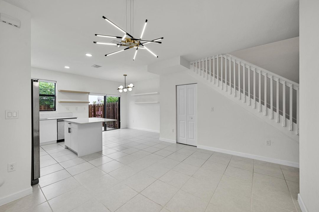 В аренду: $2,500 (3 спален, 3 ванн, 1328 Квадратных фут)