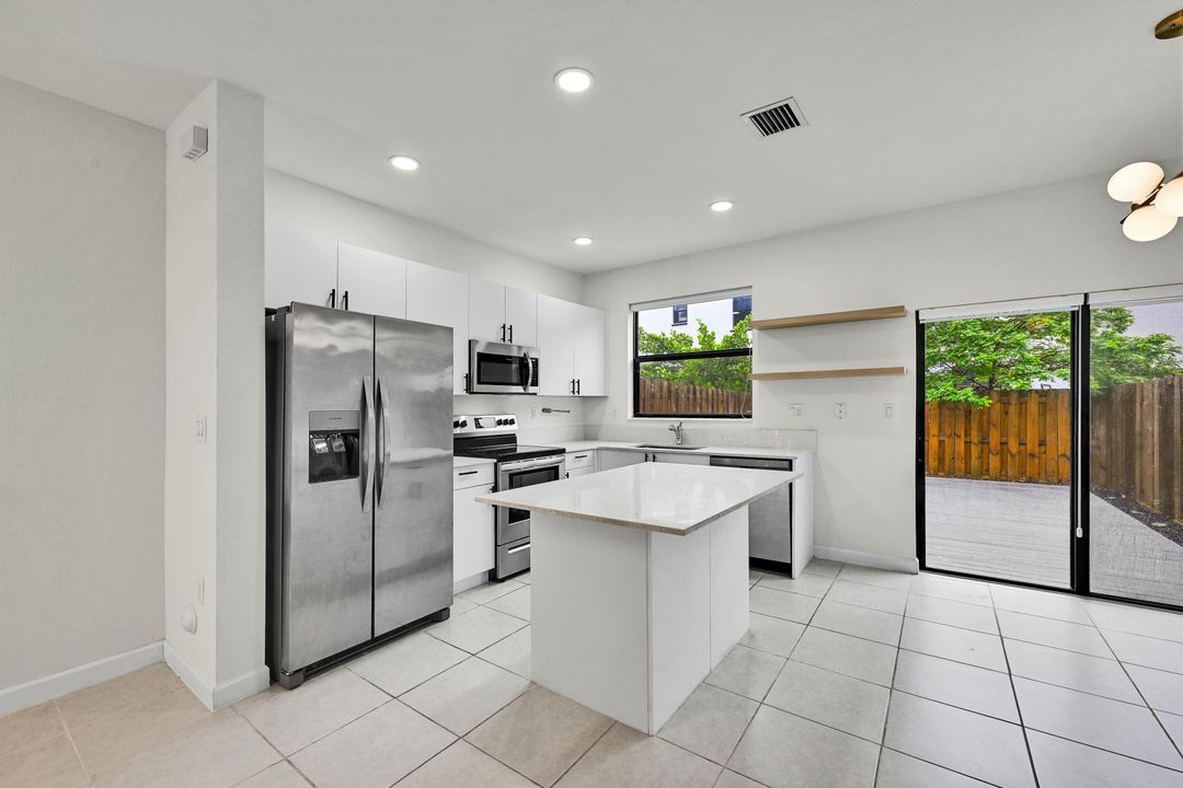 В аренду: $2,500 (3 спален, 3 ванн, 1328 Квадратных фут)