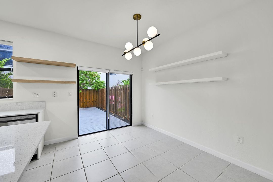 В аренду: $2,500 (3 спален, 3 ванн, 1328 Квадратных фут)