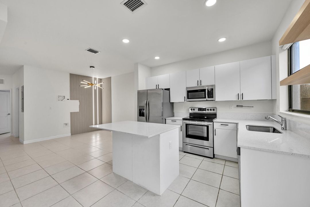 В аренду: $2,500 (3 спален, 3 ванн, 1328 Квадратных фут)