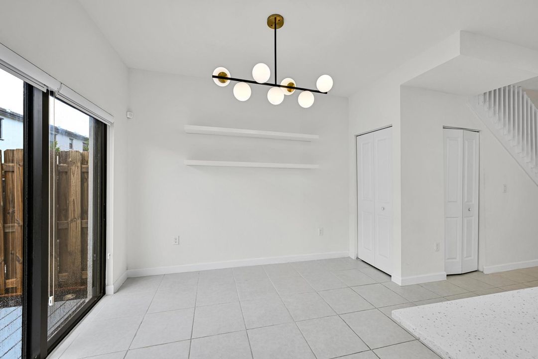 В аренду: $2,500 (3 спален, 3 ванн, 1328 Квадратных фут)