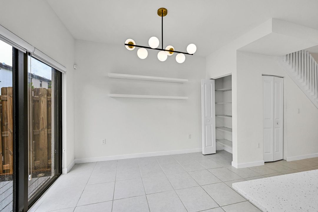 В аренду: $2,500 (3 спален, 3 ванн, 1328 Квадратных фут)