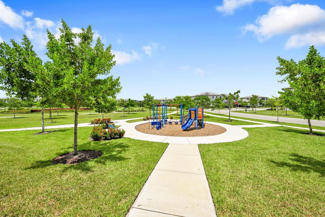 В аренду: $2,500 (3 спален, 3 ванн, 1328 Квадратных фут)