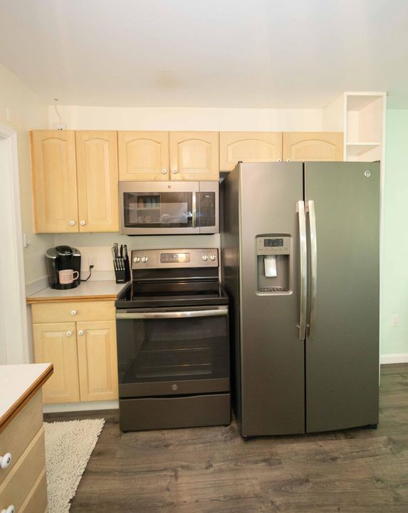 For Sale: $399,000 (3 beds, 2 baths, 1352 Square Feet)