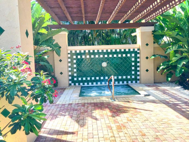 Active With Contract: $534,900 (3 beds, 2 baths, 1824 Square Feet)