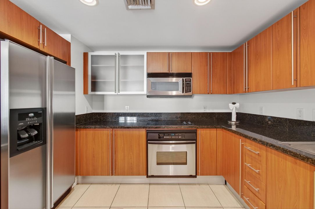 En Venta: $739,000 (3 camas, 3 baños, 1916 Pies cuadrados)