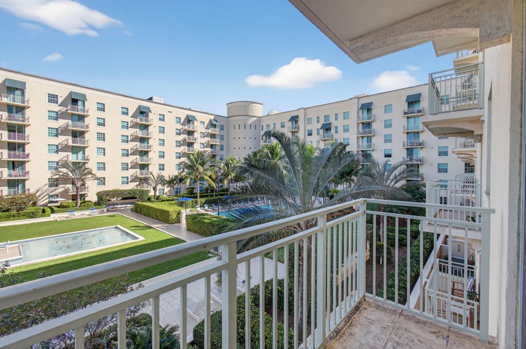 En Venta: $739,000 (3 camas, 3 baños, 1916 Pies cuadrados)