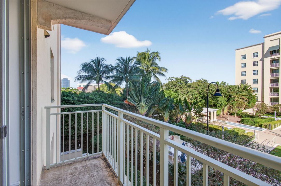 En Venta: $739,000 (3 camas, 3 baños, 1916 Pies cuadrados)