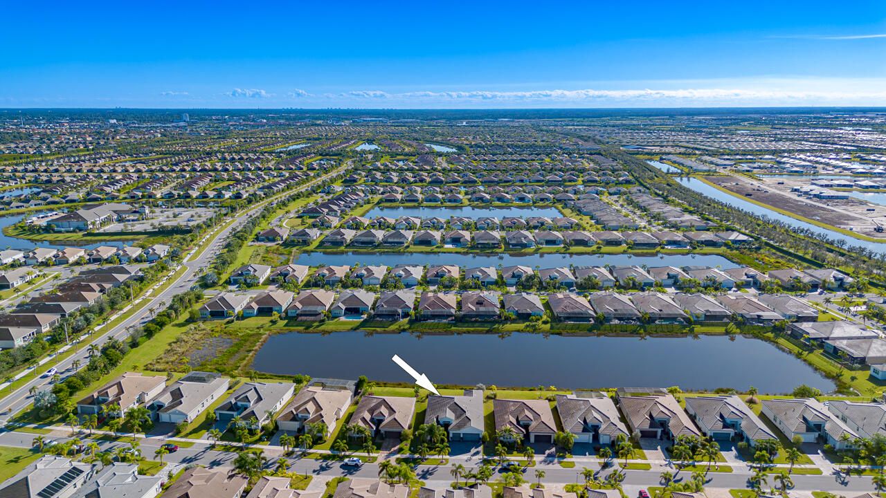 Active With Contract: $989,000 (3 beds, 3 baths, 2753 Square Feet)