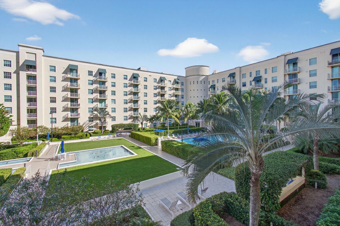 En Venta: $739,000 (3 camas, 3 baños, 1916 Pies cuadrados)