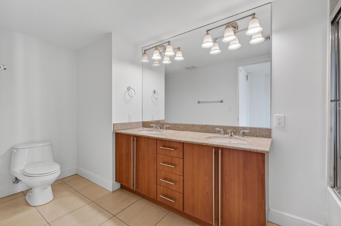 En Venta: $739,000 (3 camas, 3 baños, 1916 Pies cuadrados)