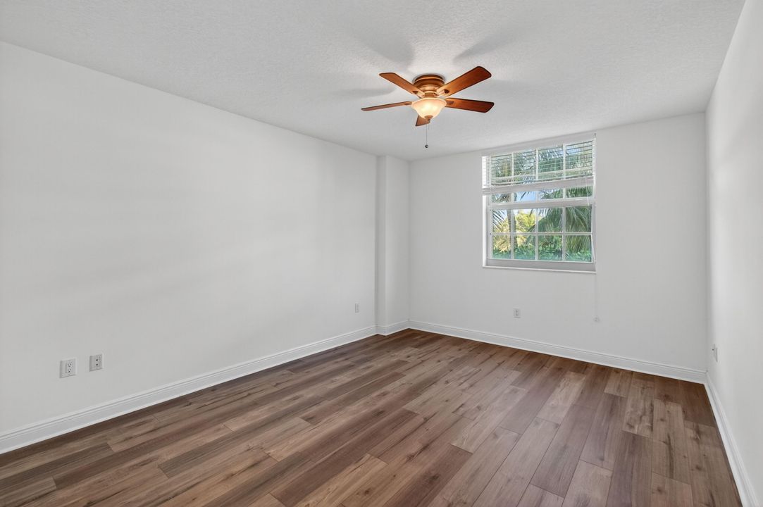 En Venta: $739,000 (3 camas, 3 baños, 1916 Pies cuadrados)