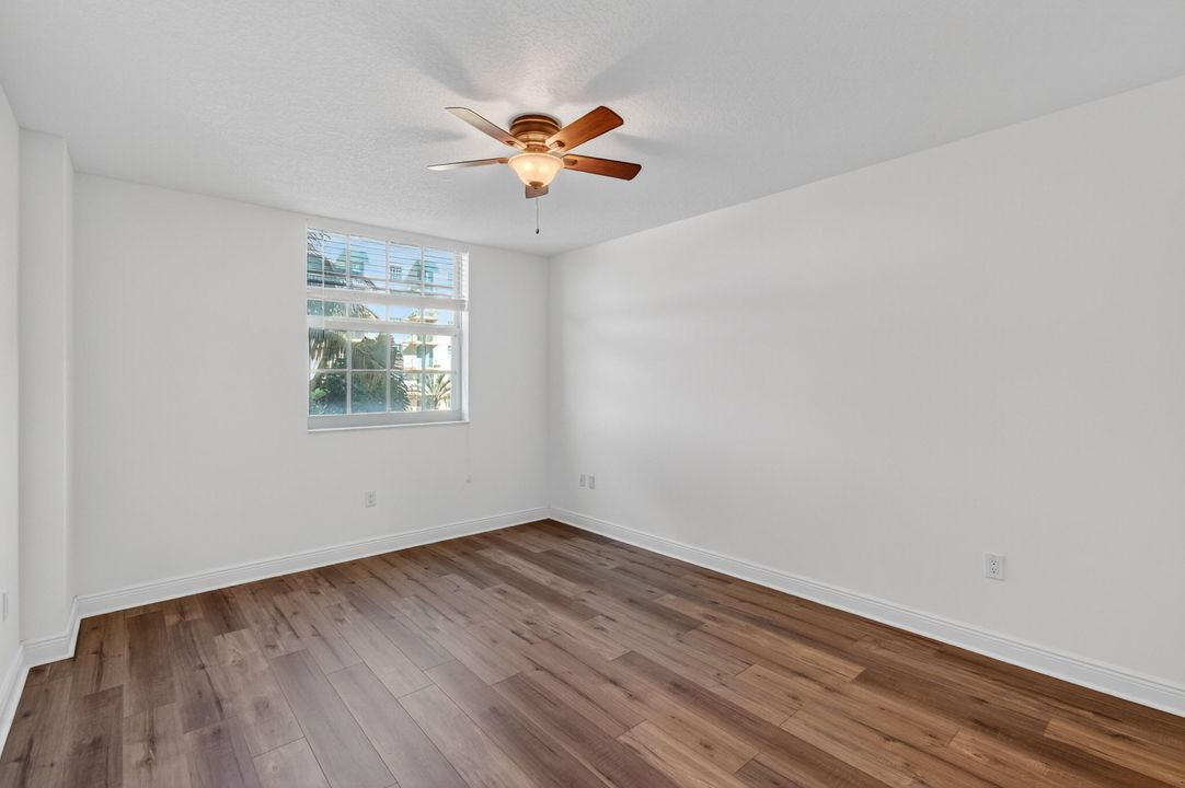 En Venta: $739,000 (3 camas, 3 baños, 1916 Pies cuadrados)