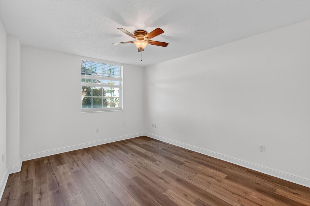 En Venta: $739,000 (3 camas, 3 baños, 1916 Pies cuadrados)