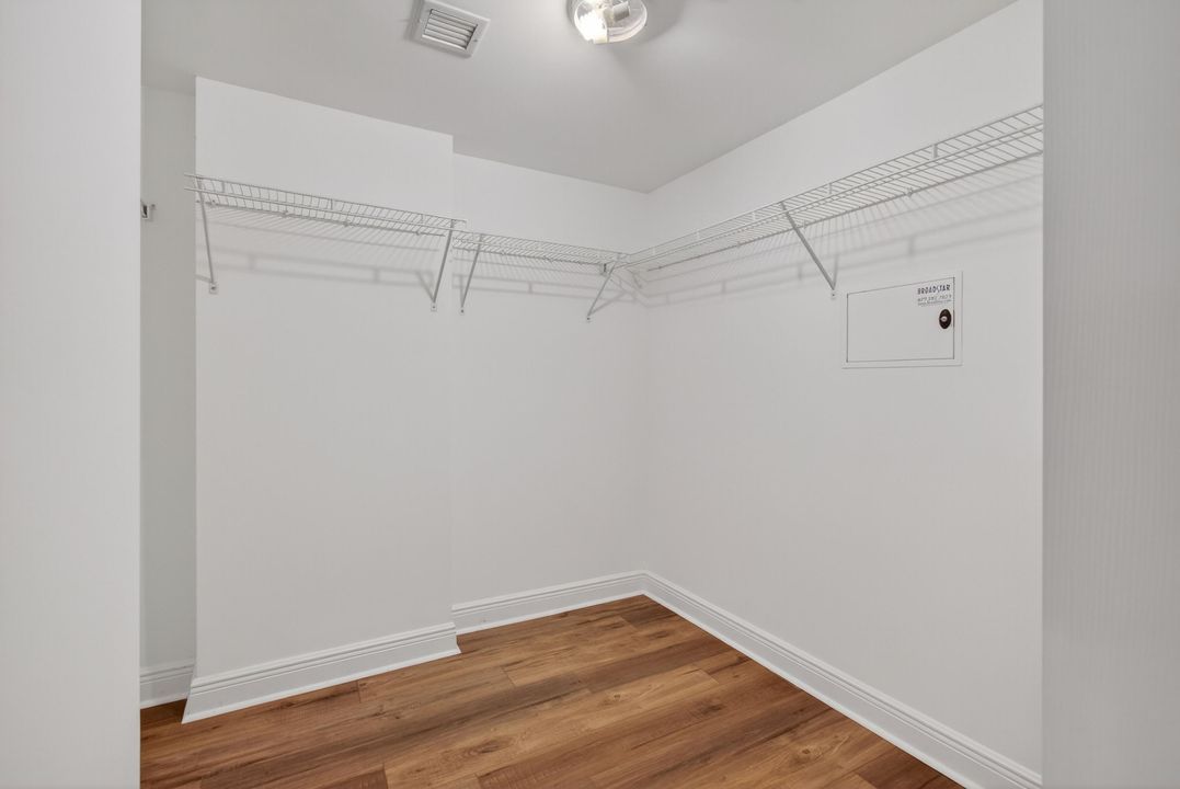 En Venta: $739,000 (3 camas, 3 baños, 1916 Pies cuadrados)