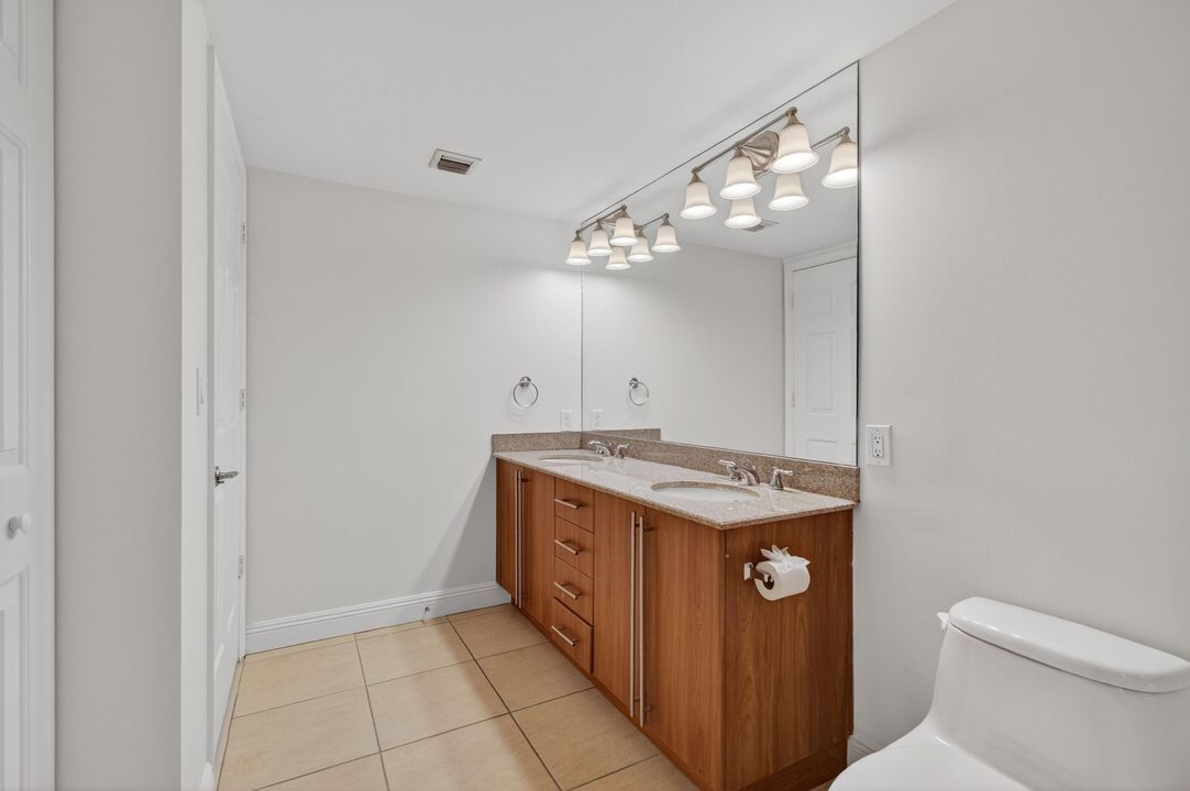 En Venta: $739,000 (3 camas, 3 baños, 1916 Pies cuadrados)