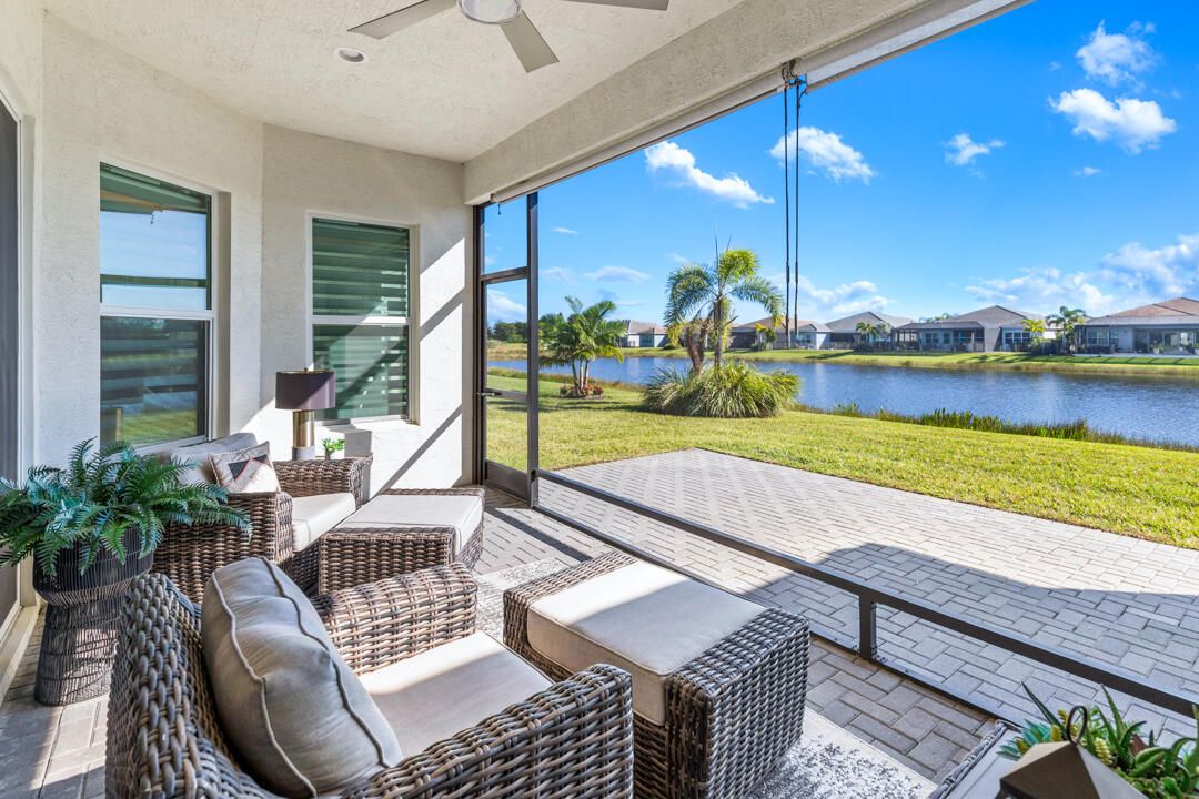 Active With Contract: $989,000 (3 beds, 3 baths, 2753 Square Feet)