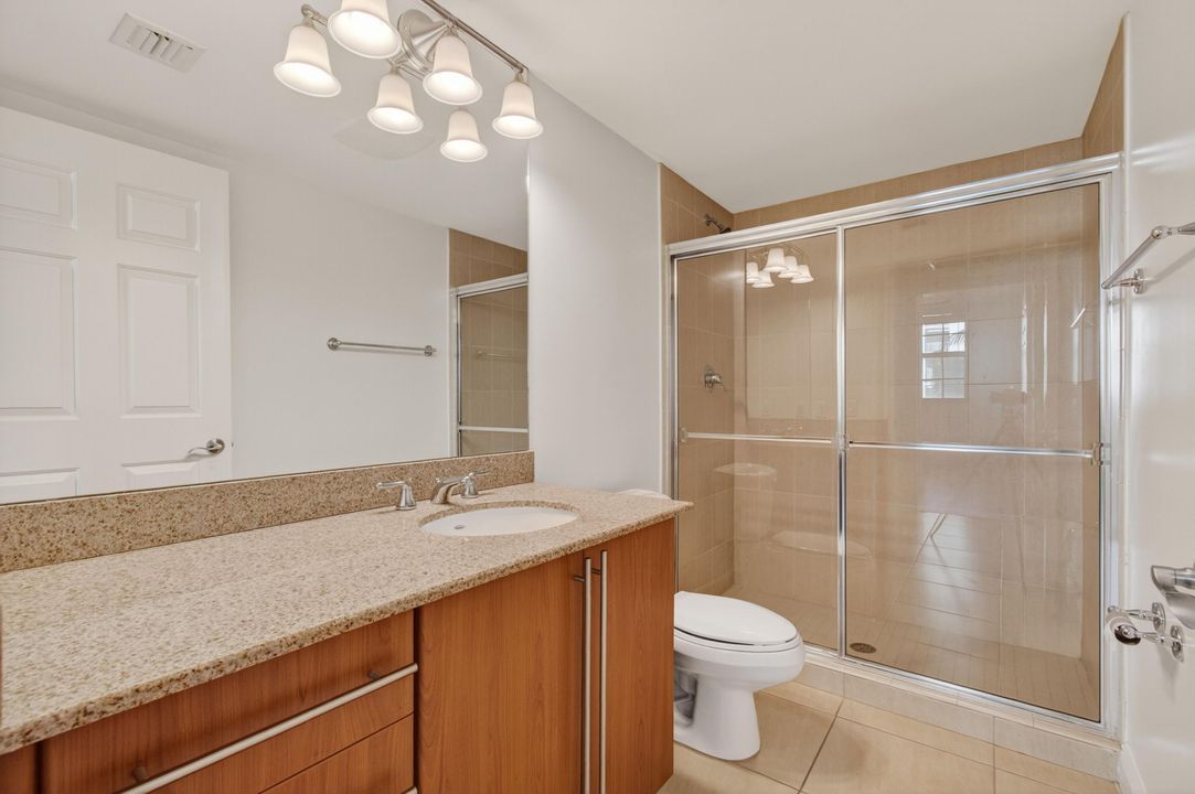 En Venta: $739,000 (3 camas, 3 baños, 1916 Pies cuadrados)