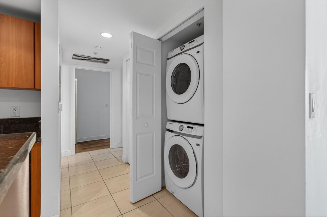 En Venta: $739,000 (3 camas, 3 baños, 1916 Pies cuadrados)