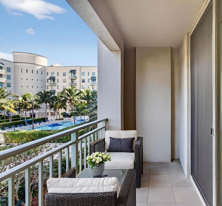 En Venta: $739,000 (3 camas, 3 baños, 1916 Pies cuadrados)