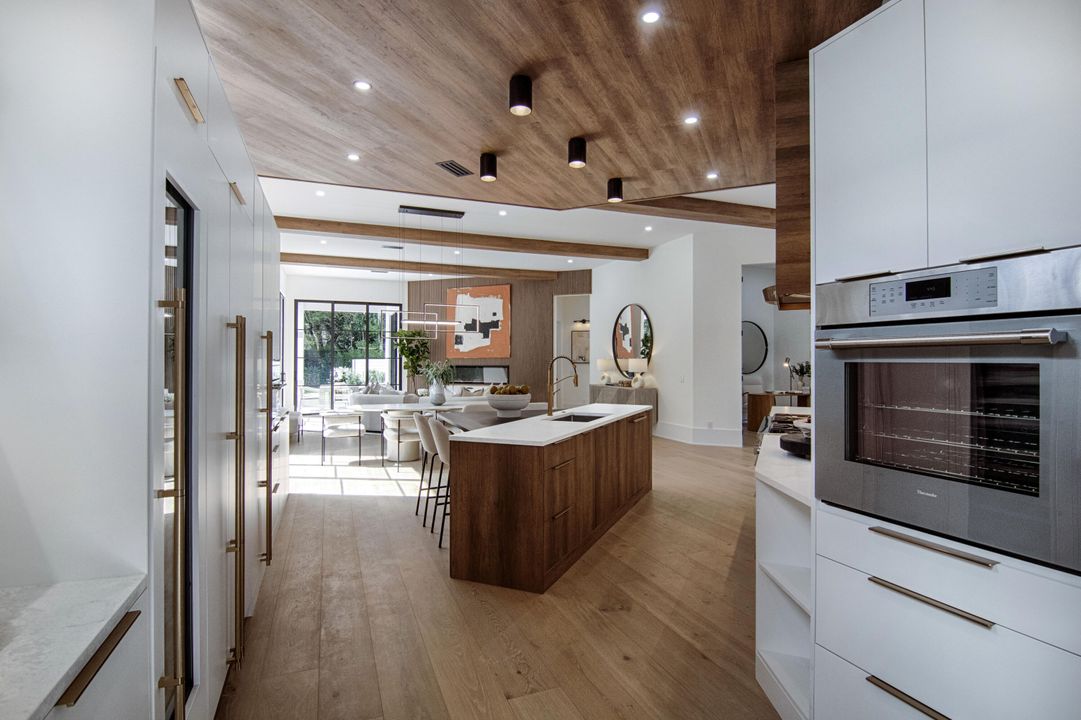 For Sale: $2,895,000 (3 beds, 3 baths, 2356 Square Feet)