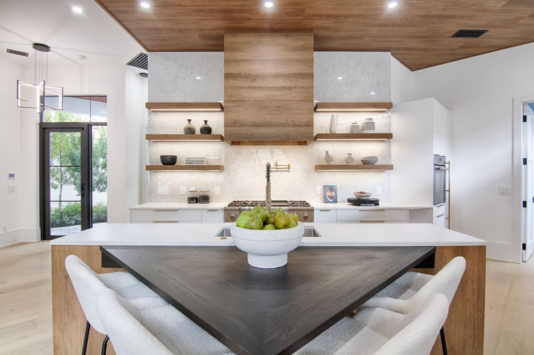 For Sale: $2,895,000 (3 beds, 3 baths, 2356 Square Feet)