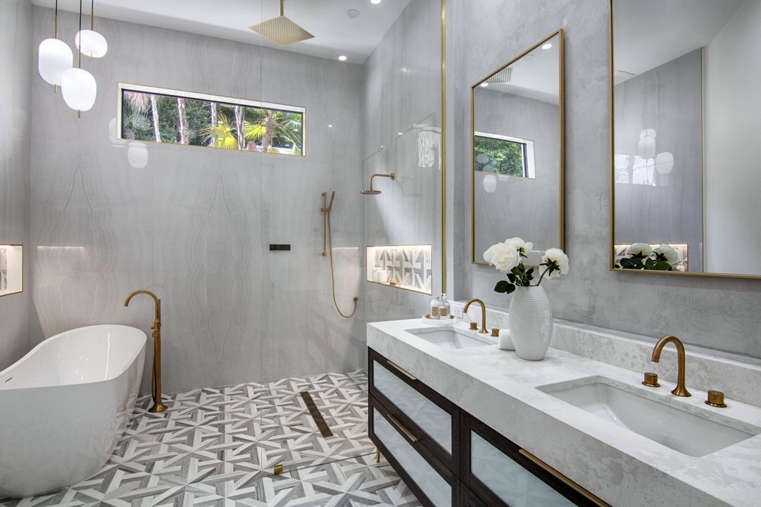 For Sale: $2,895,000 (3 beds, 3 baths, 2356 Square Feet)