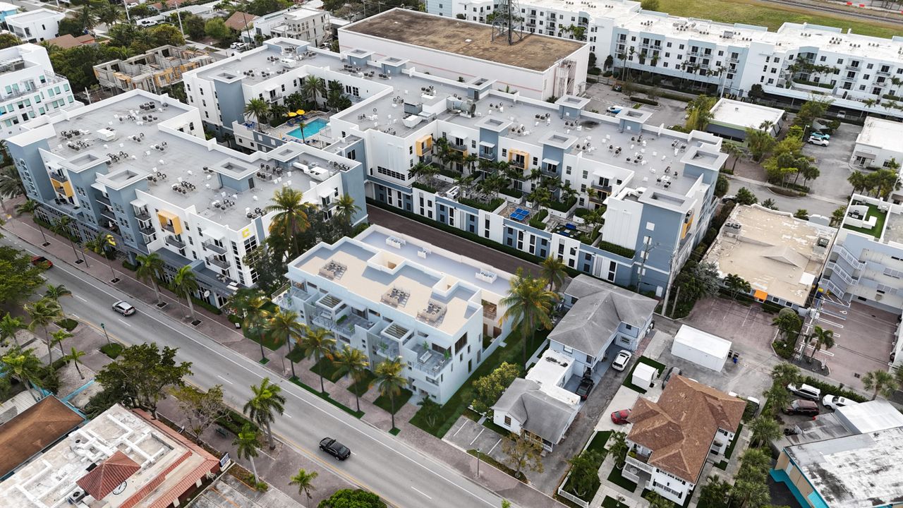 En Venta: $3,000,000 (3 camas, 4 baños, 2972 Pies cuadrados)