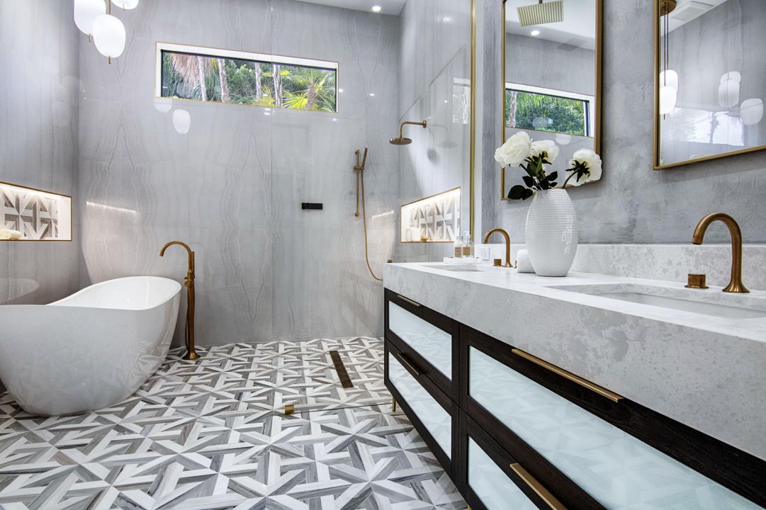 For Sale: $2,895,000 (3 beds, 3 baths, 2356 Square Feet)