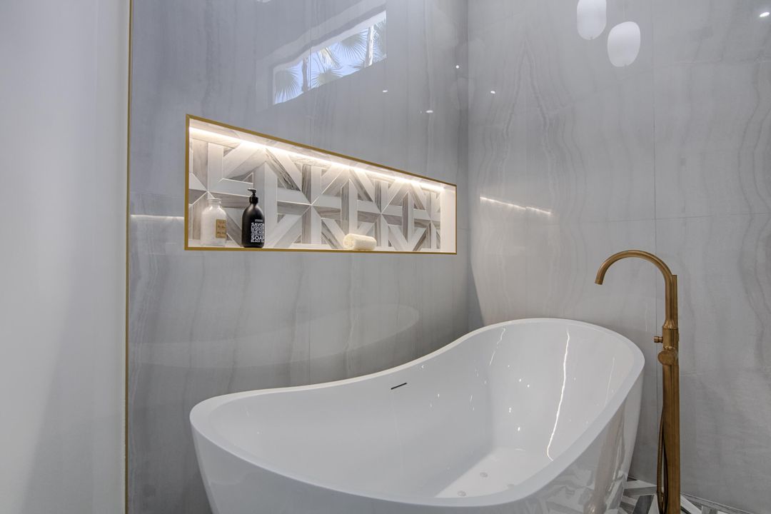 For Sale: $2,895,000 (3 beds, 3 baths, 2356 Square Feet)