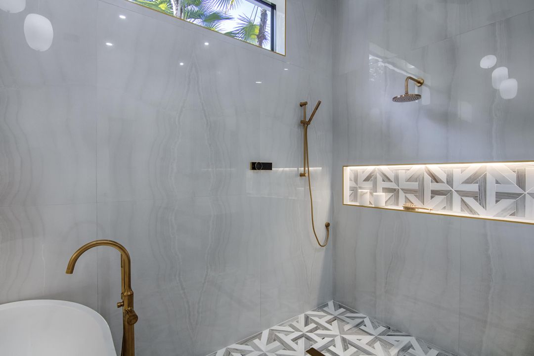 For Sale: $2,895,000 (3 beds, 3 baths, 2356 Square Feet)