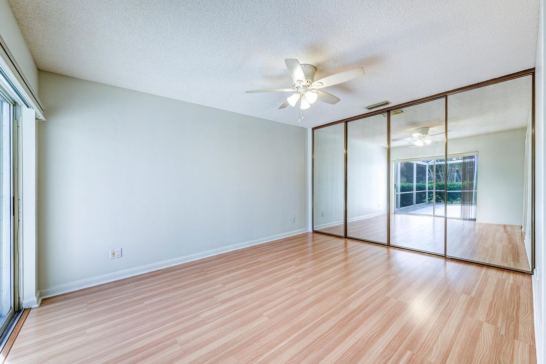 合同活跃: $405,000 (2 贝兹, 2 浴室, 1152 平方英尺)